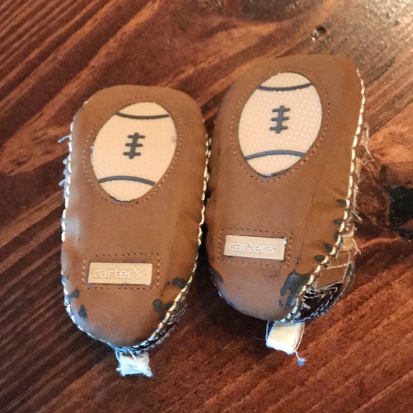 Carter’s crib shoes size 1 - Picture 2 of 3